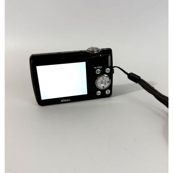 Nikon S220 10MP Opt Zoom Digital Camera Black Battery/Charger & Accessories EUC - Picture 4 of 9